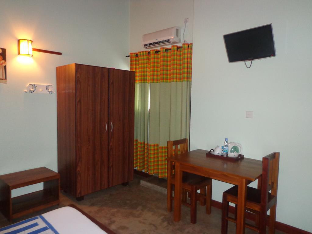Blue Elephant Tourist Guesthouse Kudapaduwa Luaran gambar