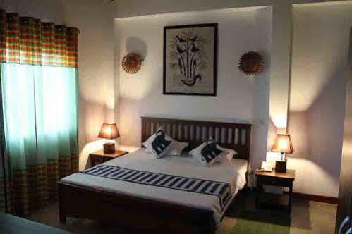 Blue Elephant Tourist Guesthouse Kudapaduwa Luaran gambar